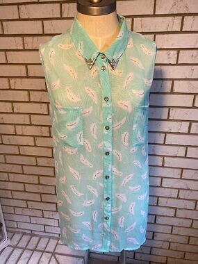 Bisou Bisou Mint Green Feather Print Sleeveless Button Front Blouse